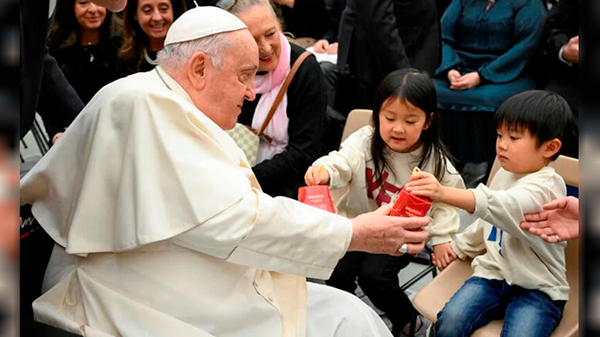 El Papa deploró la muerte de niños en las guerras