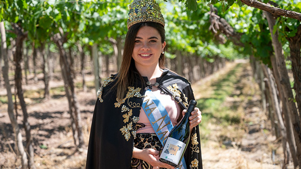 Verallia presentó su nuevo envase “Borgoña Ana”, en honor a la Reina Nacional de la Vendimia 2023