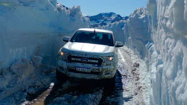 Trabajan en los caminos de acceso a Laguna del Diamante para la apertura de temporada