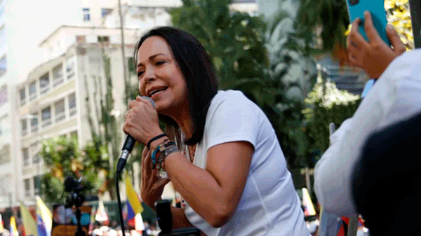 Una candidata opositora de Venezuela anuncia una alianza y pide una fecha para las presidenciales
