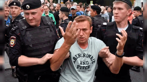 Quién era Alexei Navalny, el líder opositor ruso que apareció muerto en la cárcel