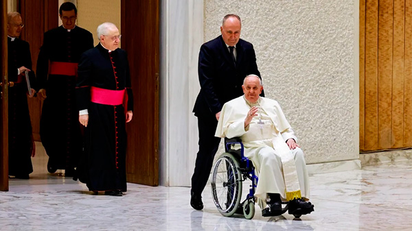 El papa Francisco fue hospitalizado en Roma