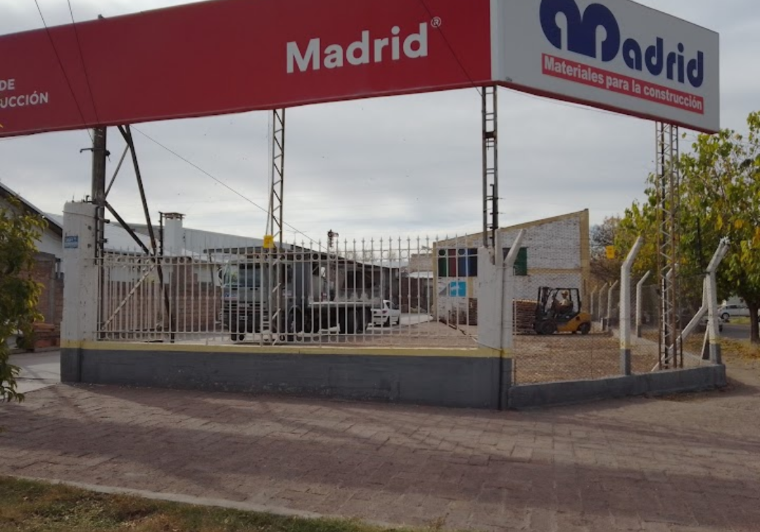 Se incendió el depósito de una empresa de venta de materiales de construcción