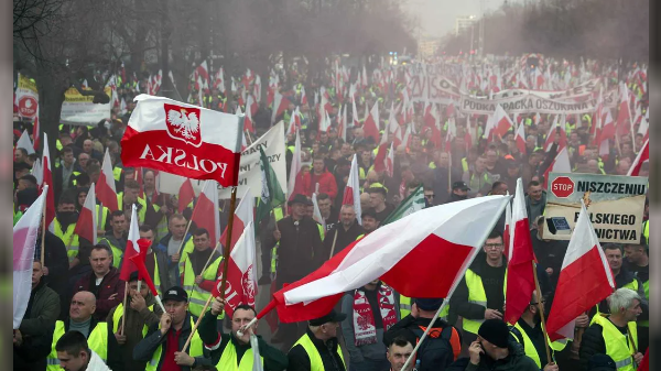 Los agricultores polacos bloquearon dos pasos fronterizos con Alemania