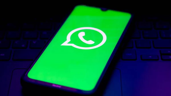 Cómo esconder mensajes en WhatsApp: el truco que pocos conocen y es muy fácil