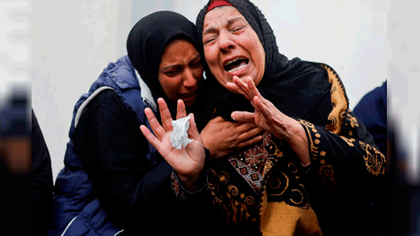 Dolor en el entierro de dos bebés gemelos que murieron por un ataque aéreo en Gaza