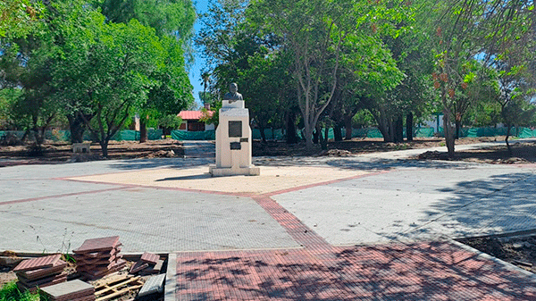 Villa Atuel: el municipio trabaja en la renovación de la plaza Arizu y el parque de los niños