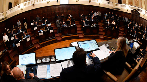 Legisladores de Mendoza pasarán a cobrar casi 2 millones