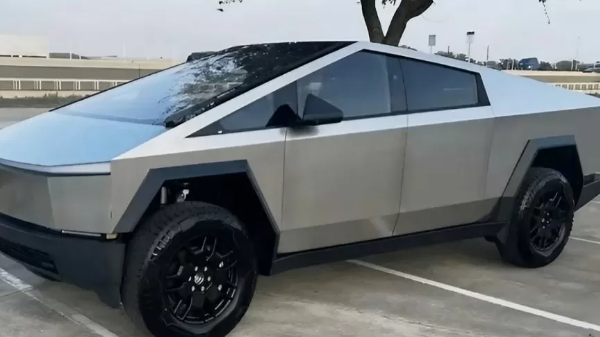 Tesla Cybertruck: cómo es la camioneta futurista que Milei manejó tras su encuentro con Elon Musk