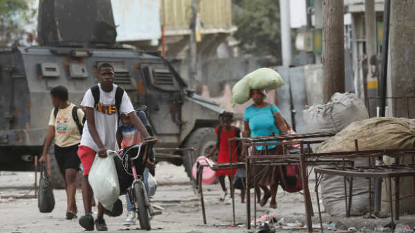 Miles de haitianos huyen de la anarquía provocada por las bandas
