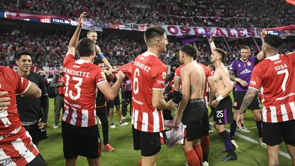 Estudiantes se consagró campeón de la Copa de la Liga al vencer a Vélez en los penales