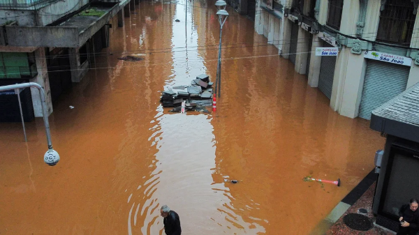 Aumentan a 66 los muertos por las lluvias en el sur de Brasil y más de 100 siguen desaparecidos