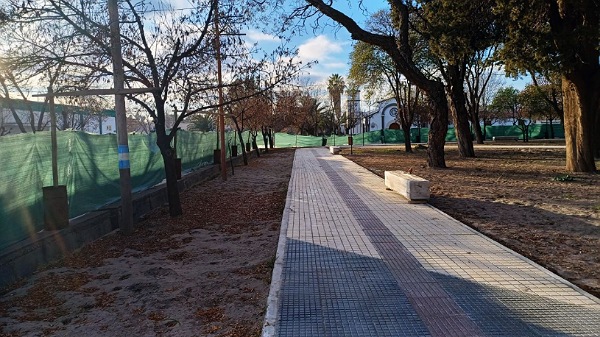 Significativo avance de la nueva plaza de Villa Atuel