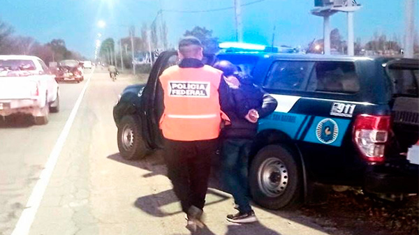 Traía droga en el interior de cápsulas de huevos de chocolate