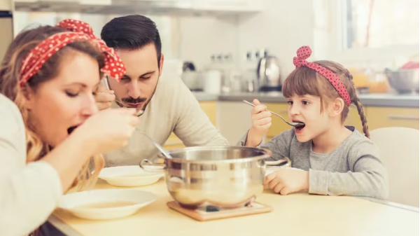 ¿Hay que comer más cuando hace frío?: qué dicen los especialistas