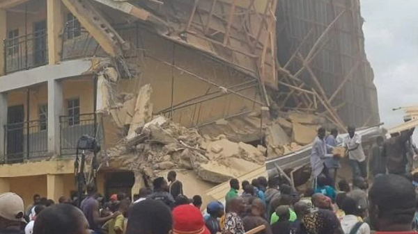 Trágico derrumbe en una escuela de Nigeria: murieron 22 personas