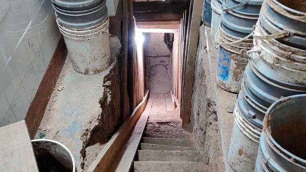 Descubren un túnel de casi 3 metros hecho para robar un banco en San Isidro