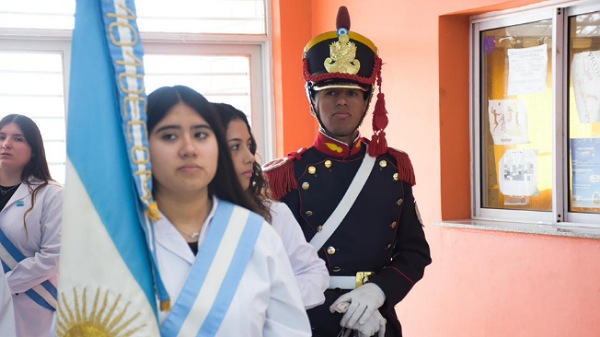 Granaderos visitan escuelas de San Rafael