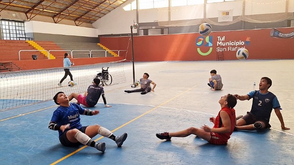 La Selección de Voley Adaptado de visita en San Rafael