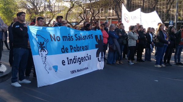 Docentes universitarios rechazaron el aumento del 6,8% ofrecido por Milei