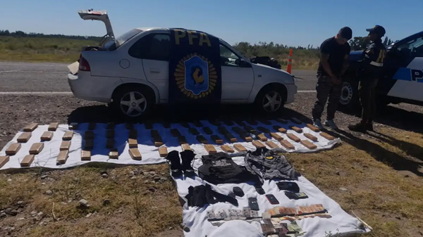 Capturaron a un penitenciario con 50 kilos de marihuana