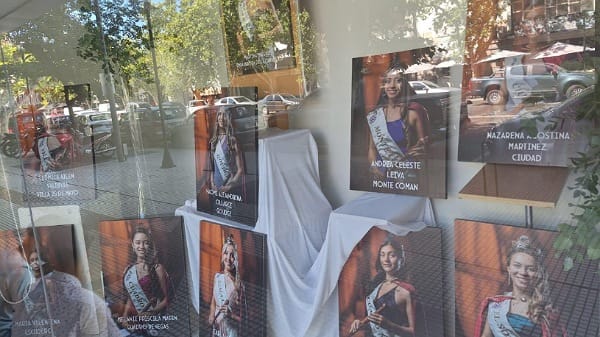 Las fotos oficiales de las representantes vendimiales en el kilómetro cero