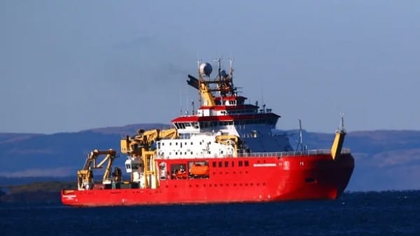 Violación de soberanía: un buque inglés navegó por Tierra del Fuego con bandera de las Falklands