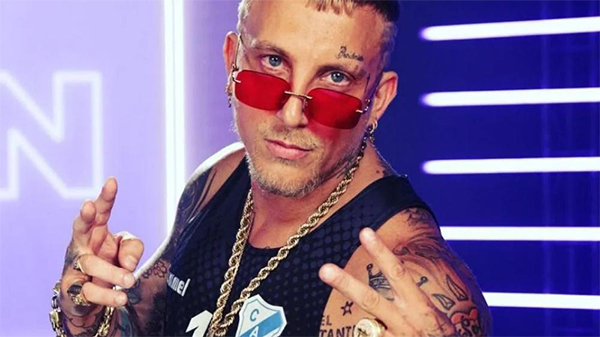 Club de Buenos Aires fichó al cantante de cumbia “El Polaco”