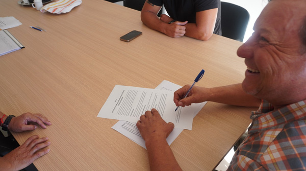 Firman convenios para la entrega de subsidios a productores afectados por la tormenta en Carmensa