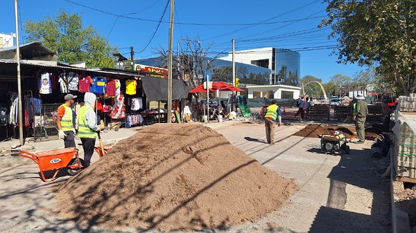 Inició el adoquinado de calle Coronel Suárez