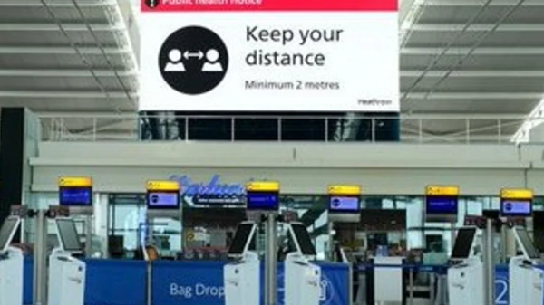 Policía británica investiga el origen del incendio que provocó el cierre del aeropuerto de Heathrow