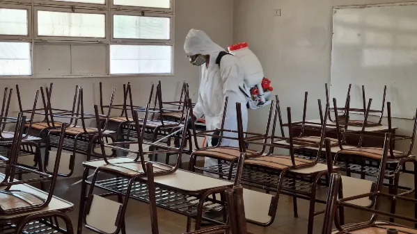 El Iscamen trabaja en el control de plagas de insectos rastreros en las escuelas