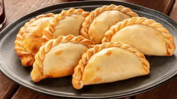 “Cornejo nos ofreció media docena de empanadas de aumento”
