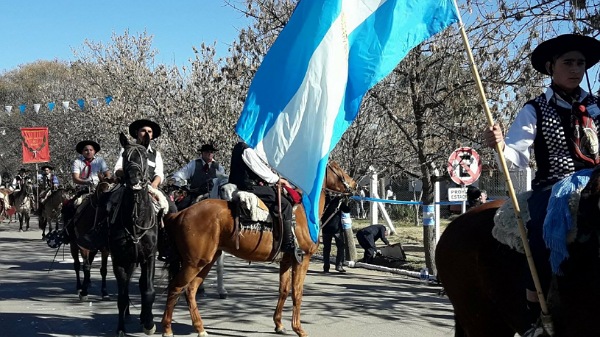 Celebración del Día de la Bandera en Salto de las Rosas