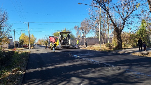 Asfaltan el corredor Urquiza – Comodoro Pi