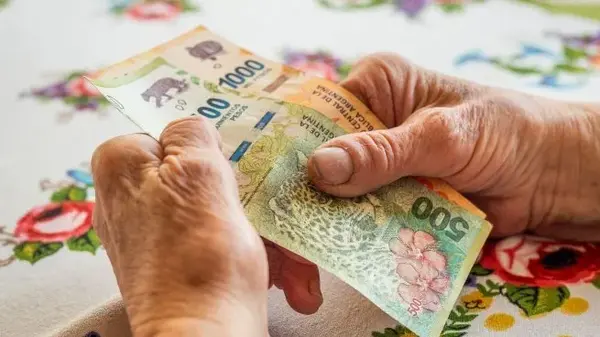 Fue a cobrar la jubilación y se encontró con el débito de un préstamo que nunca pidió
