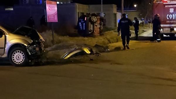 Fuerte choque en Urquiza y Lavalle con la participación de un móvil policial