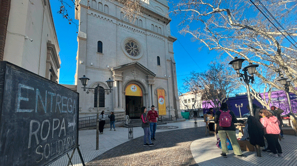 Acción Católica Argentina en San Rafael recolecta y distribuye ropa y alimentos